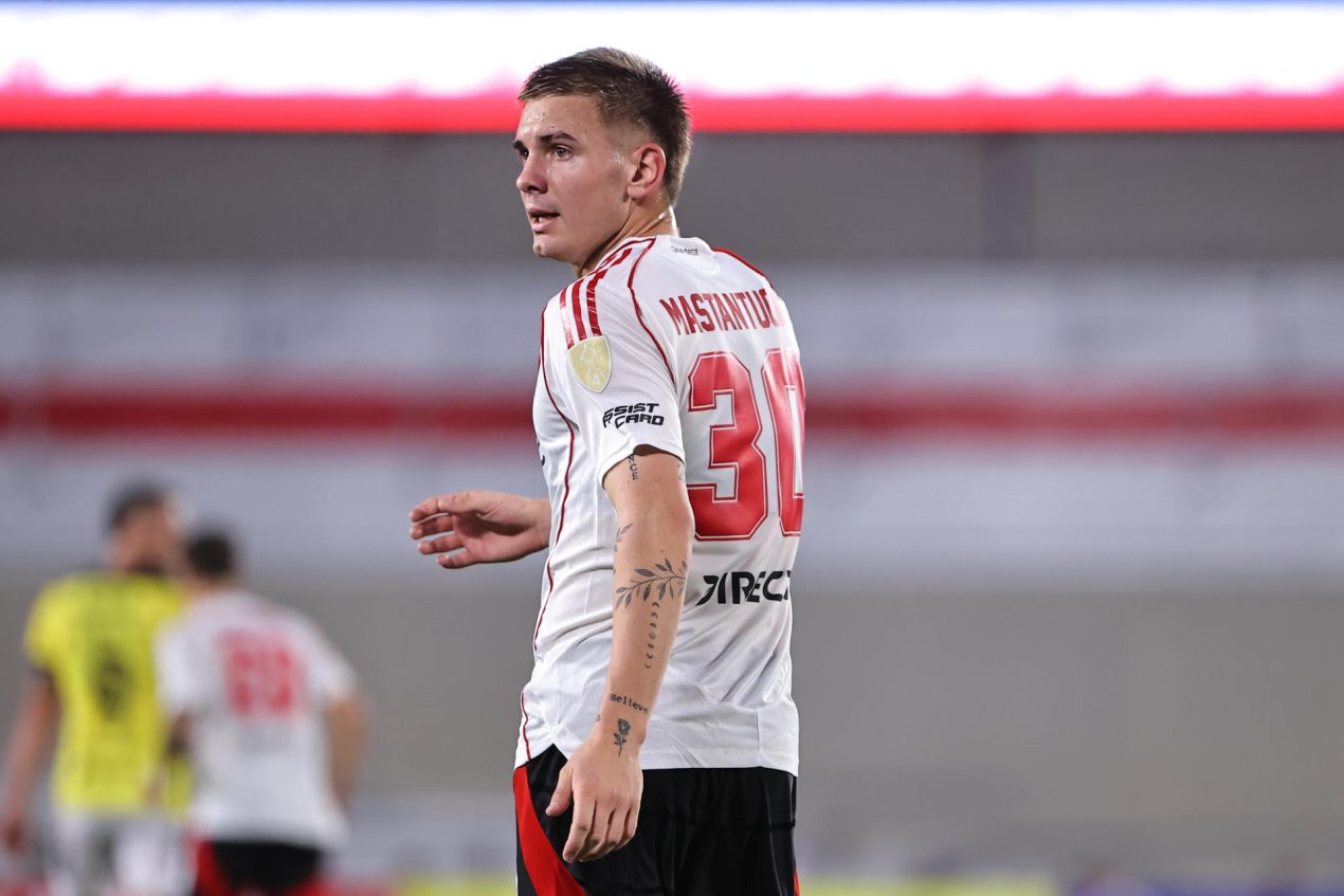Fotografía de Juan Ignacio Roncoroni, en la que puede verse en una imagen de archivo del 9 de abril de 2025 al argentino Franco Mastantuono, cuando era futbolista del River Plate de su país. EFE