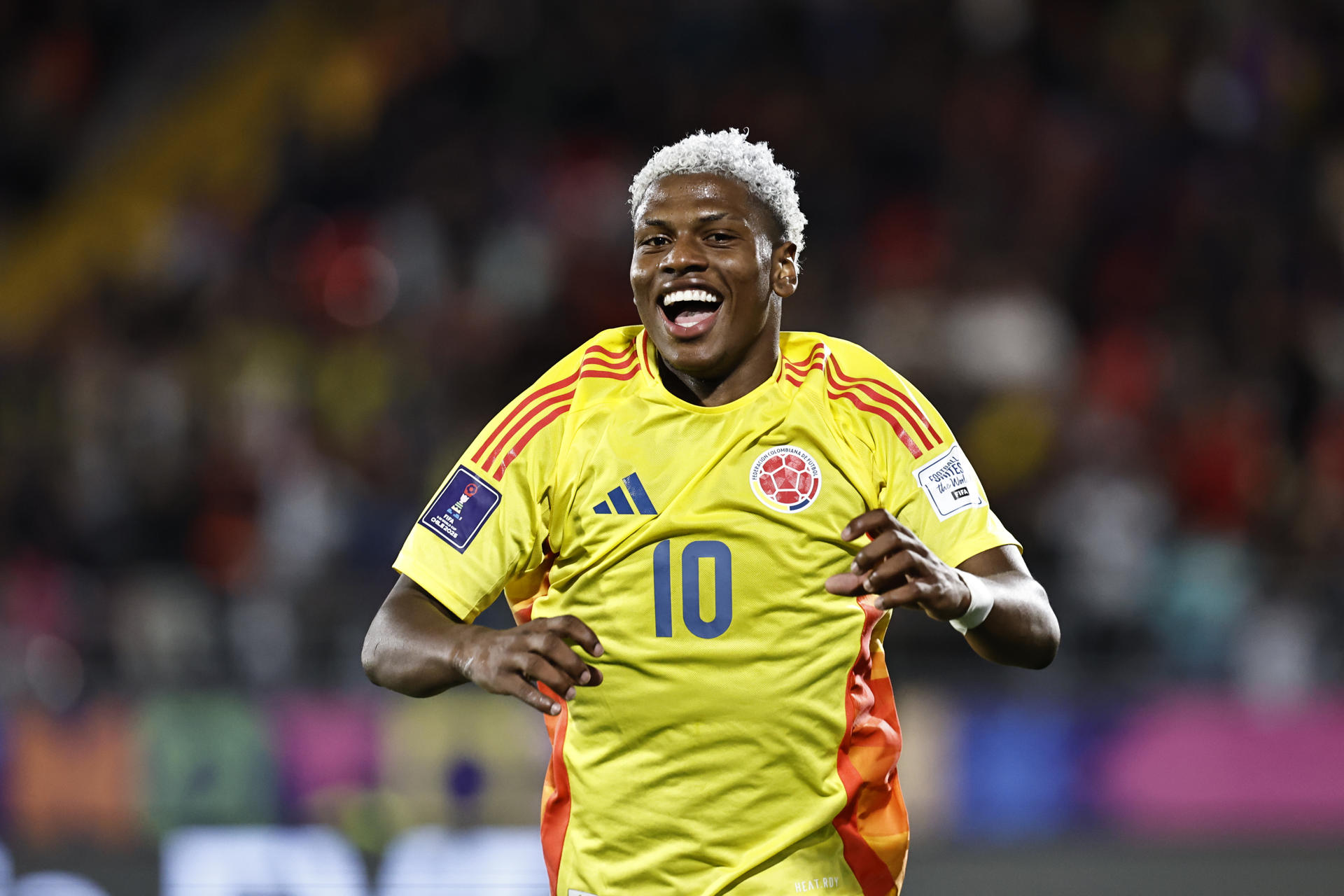 El extremo colombiano Óscar Perea celebra este lunes el gol que dio a la selección Cafetera la victoria por 1-0 sobre Arabia Saudí en el debut de ambos países en el Mundial sub-20 de Chile en la ciudad de Talca. EFE/ Osvaldo Villaroel