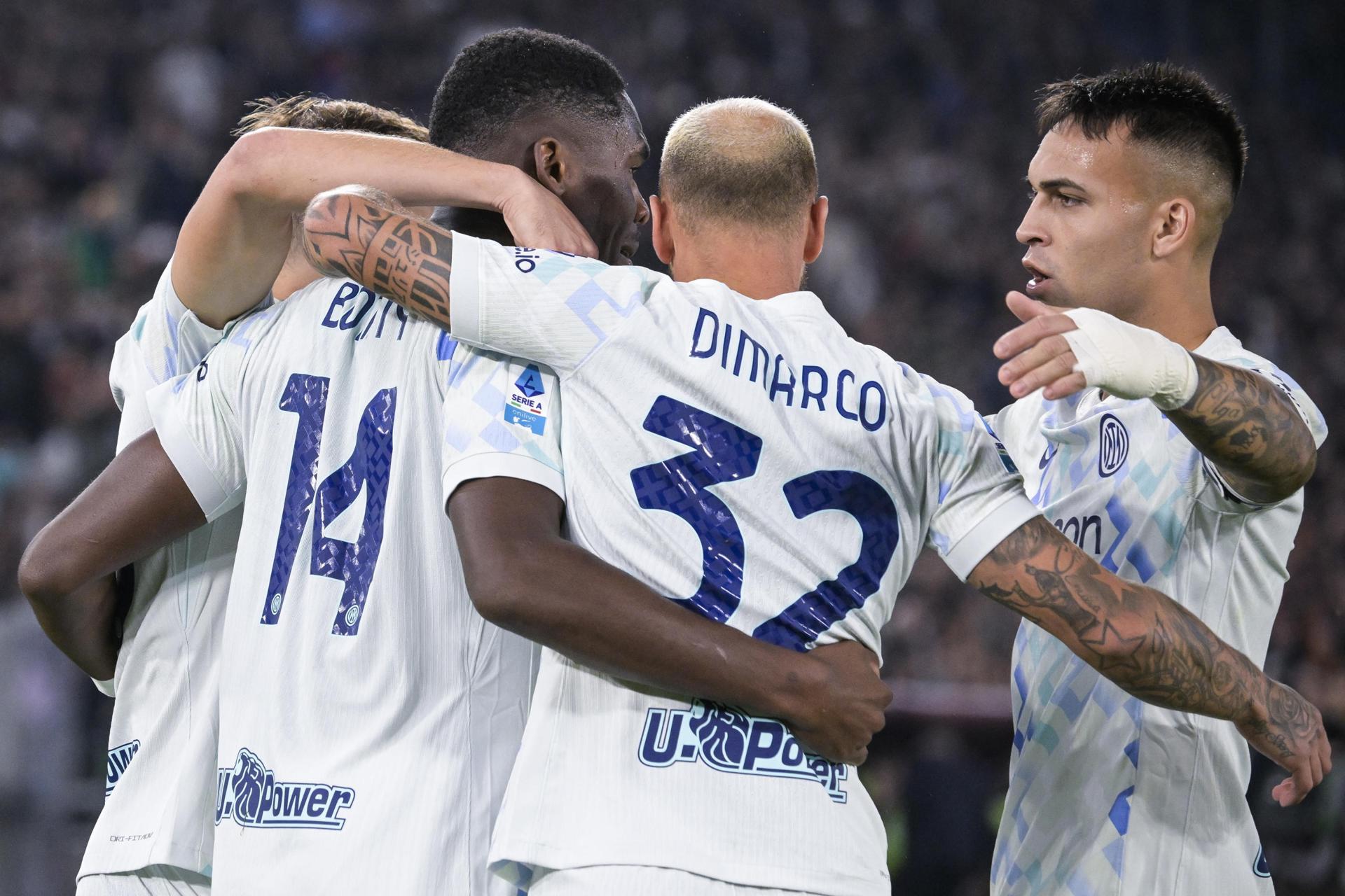 El jugador del Inter Ange-Yoan Bonny celebra el gold e la victoria durante el partido de la Serie A que han jugado AS Roma y FC Inter en el Olímpico stadium de Roma, Italia. EFE/EPA/Riccardo Antimiani