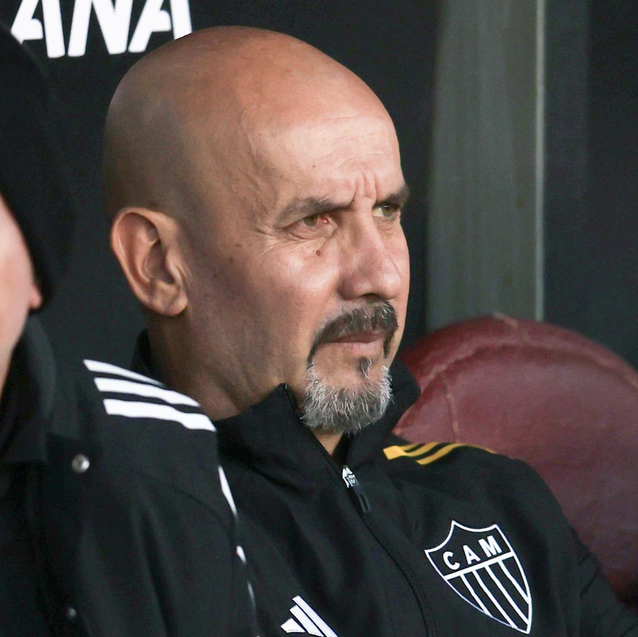 El entrenador argentino Jorge Sampaoli necesita dar un golpe de timón este  martes al rumbo de Atlético Mineiro, que comenzará las semifinales de la Copa Sudamericana en la cancha de Independiente del Valle, cuyo presente es mucho mas exitoso. EFE/ Luis Gandarillas