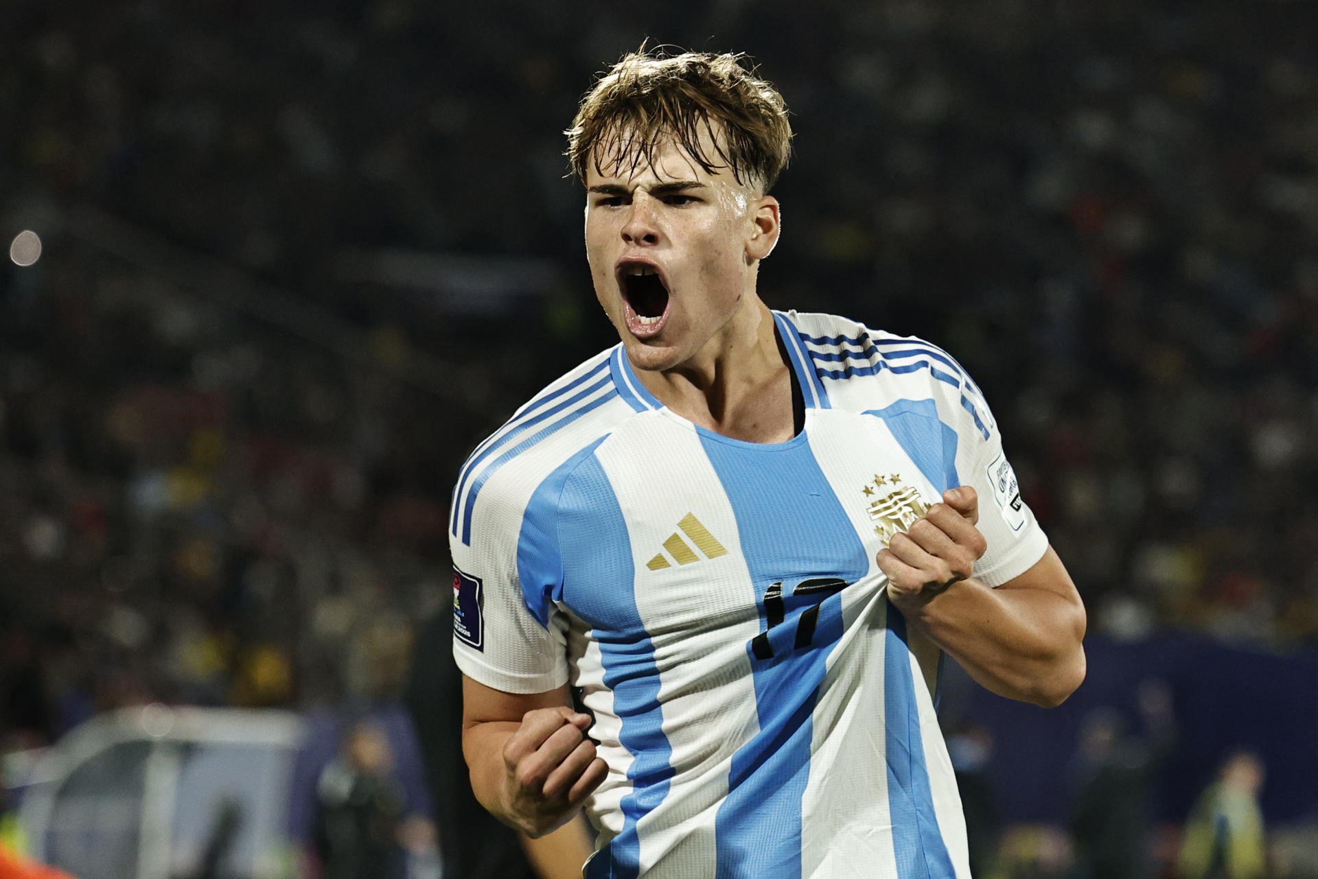 Mateo Silvetti de Argentina celebra el gol del triunfo por 1-0 ante Colombia en las semifinales de la Copa del Mundo Sub-20, en el estadio Nacional de Santiago de Chile. EFE/ Osvaldo Villarroel