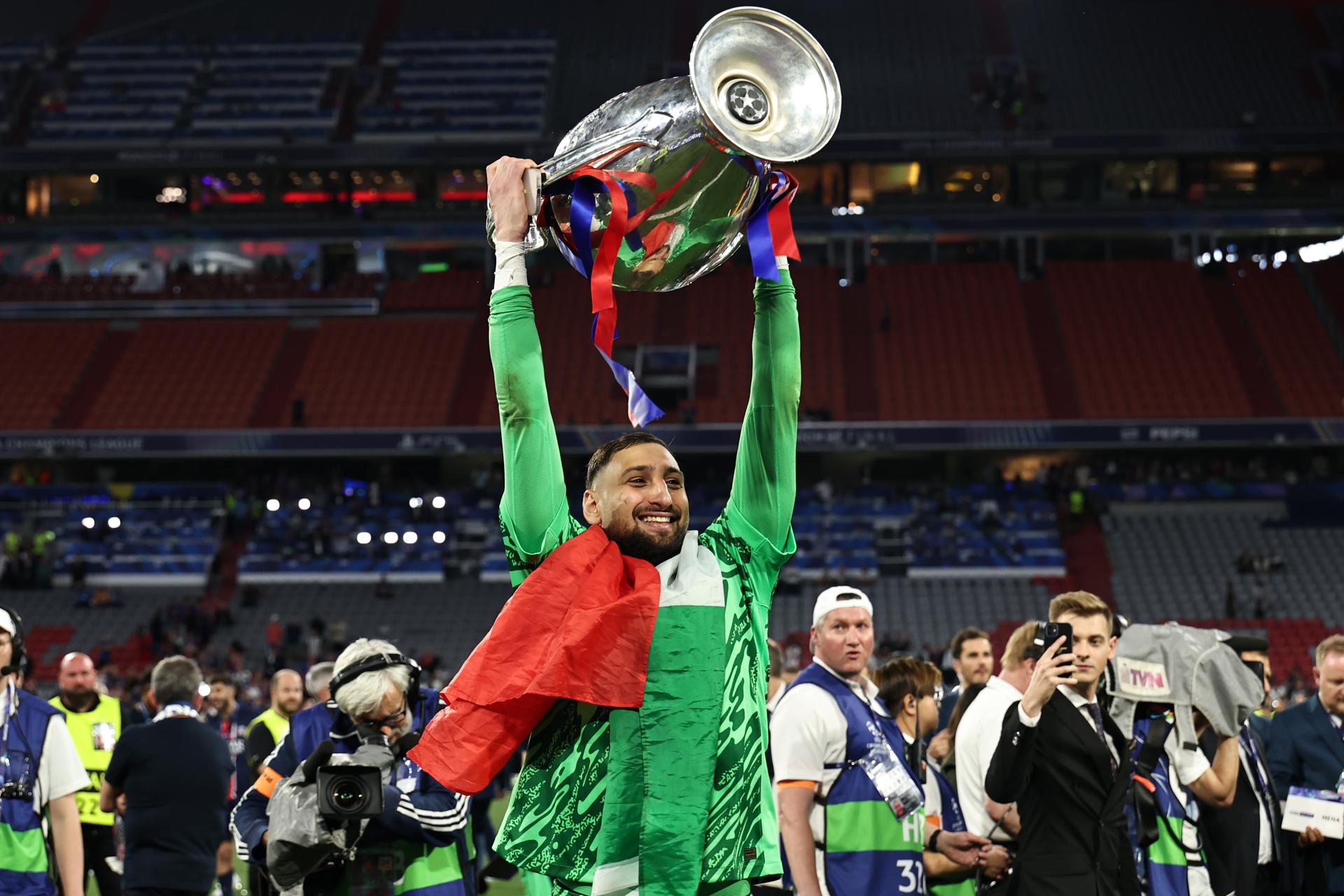 El italiano Gianluigi Donnarumma, portero del Manchester City y la campaña pasada en el PSG EFE/EPA/FILIP SINGER/Archivo