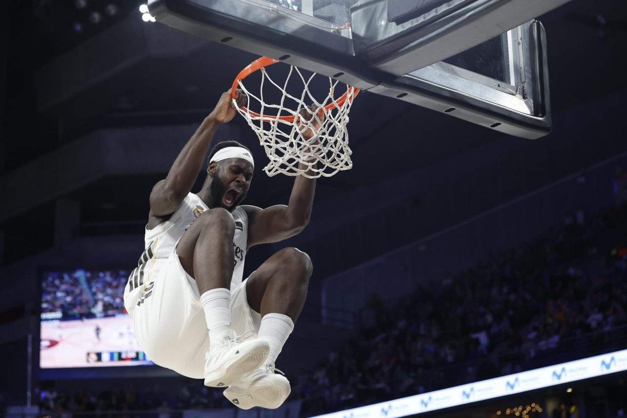 El ala-pívot del Real Madrid Usman Garuba, durante el partido de la Liga Endesa de baloncesto que Real Madrid y Unicaja disputan este domingo en Madrid. EFE/Mariscal