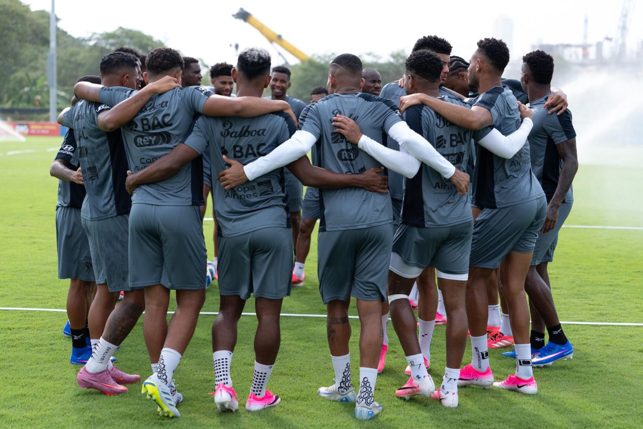 Fotografía cedida por la Federación de Fútbol de Panamá (FPF) que muestra a los jugadores de la selección panameña de fútbol durante un entrenamiento. EFE/ Federación de Fútbol de Panamá