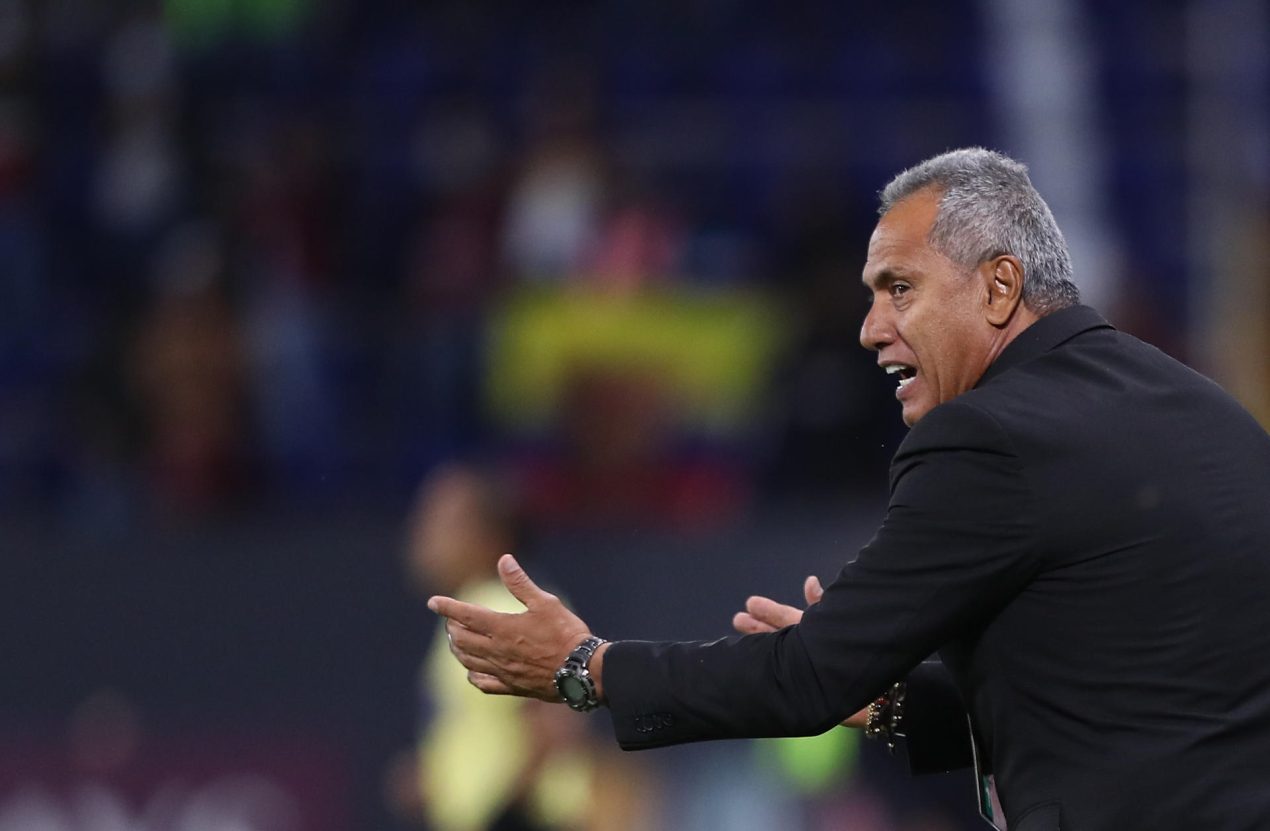 El colombiano Hernán Torres se convirtió este martes en el octavo entrenador que pierde el cargo en apenas 20 jornadas de la Liga ecuatoriana de fútbol, una inestabilidad que se traduce en la salida de un preparador con una media cercana a tres fechas. Archivo: EFE/José Jácome