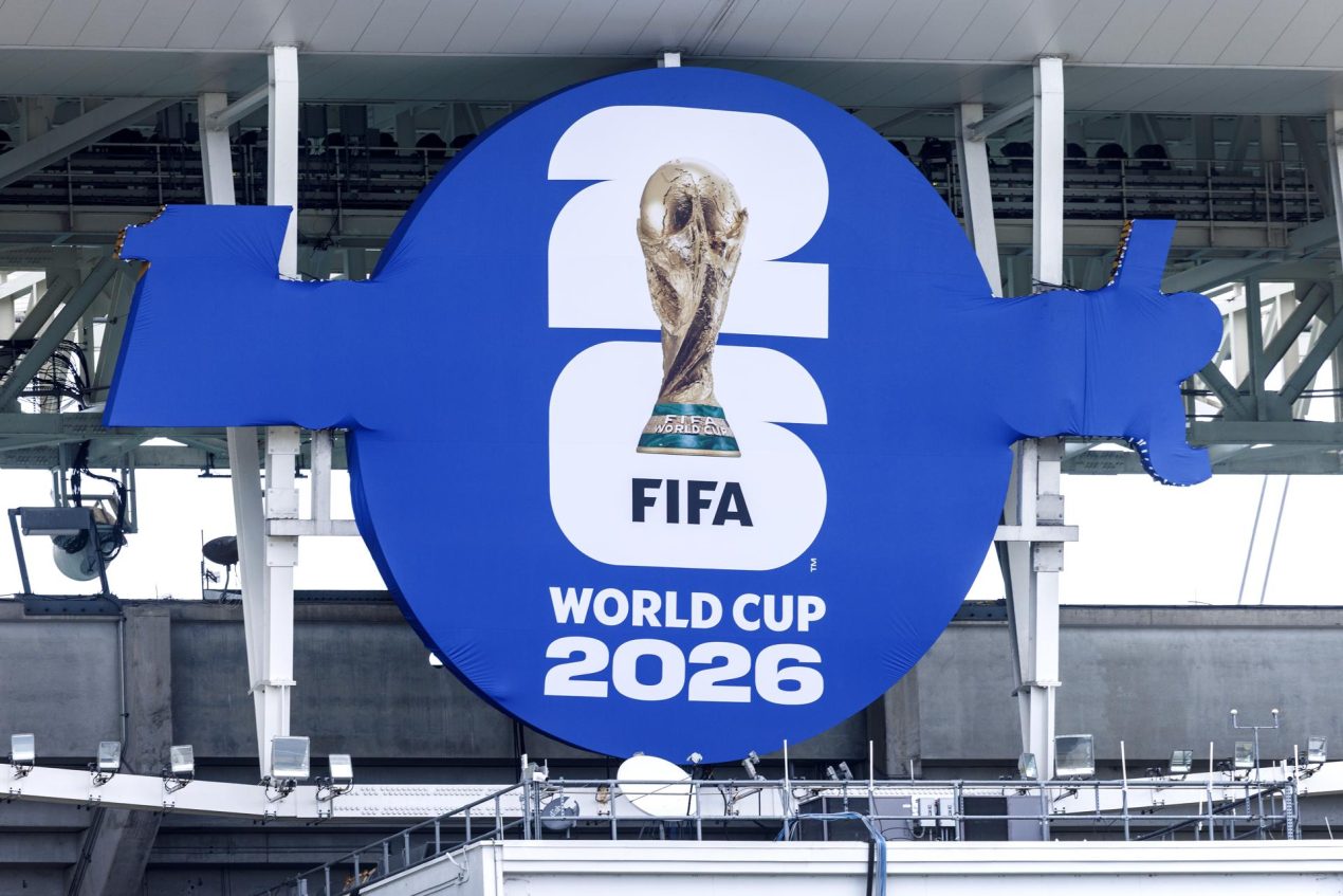Cartel del Mundial 2026 colocado sobre el Hard Rock stadium en Miami el pasado 2 de junio. EFE/EPA/CRISTOBAL HERRERA-ULASHKEVICH