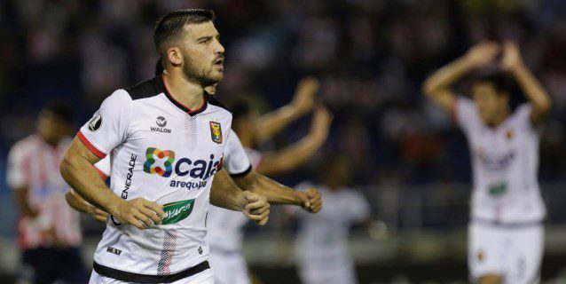El argentino Cuesta marca tres goles y se torna centenario en Perú