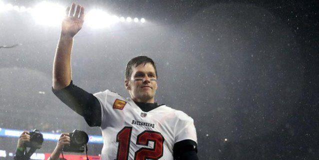 Tom Brady renueva con los Tampa Bay Buccaneers; será agente libre en 2023