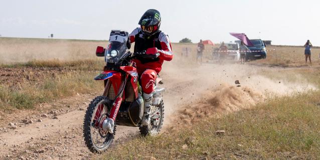 DAKAR: Schareina dice adiós al sueño del Dakar 2024 y se retira al romperse su muñeca izquierda