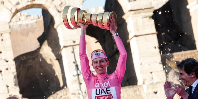 CICLISMO: Tadej Pogacar se proclama en Roma nuevo emperador del Giro de Italia