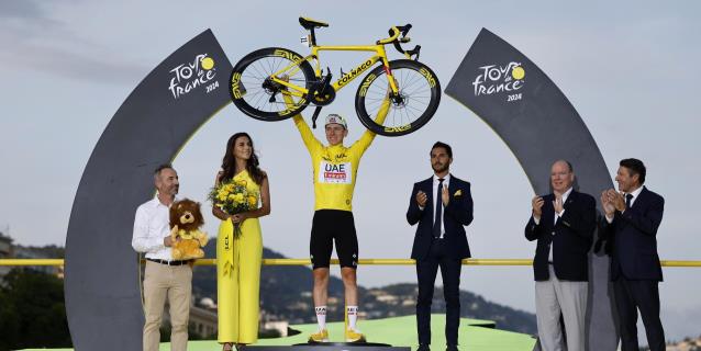 CICLISMO: Pogacar irrumpe en el ‘Club de los 3 Tours’ con una exhibiciòn en la crono