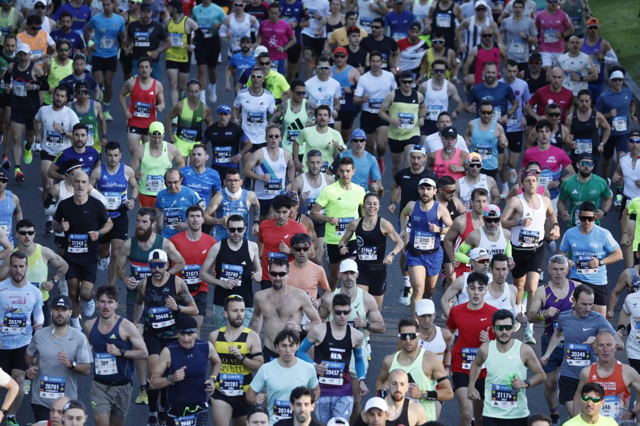 Vista de la salida del Rock'n'roll Running Series de Madrid que consta de una maratón, una medio maratón y los diez kilómetros. EFE/ Sergio Pérez