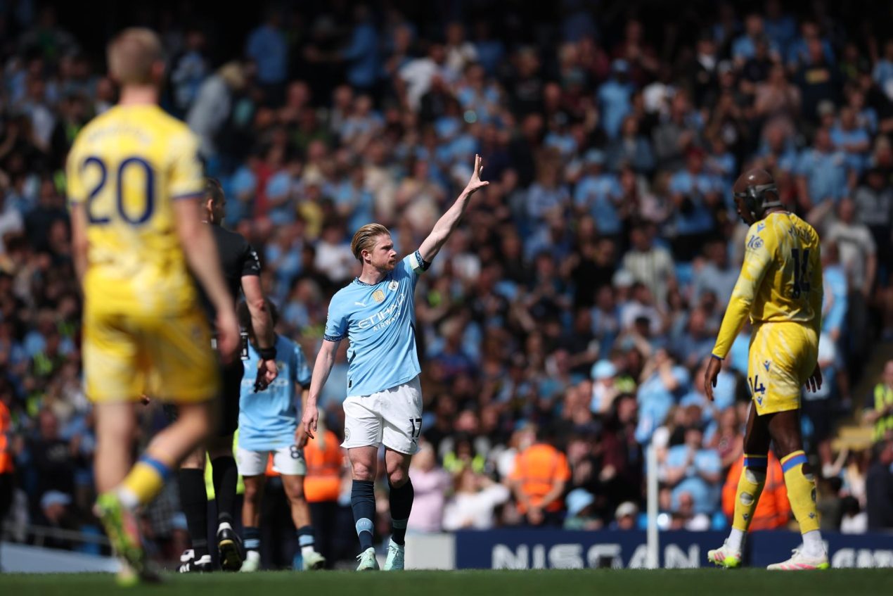 El jugador belga del City Kevin De Bruyne celebra el 1-2 durante el partido de la Premier League que han jugado Manchester City y Crystal Palace, en Manchester, Reino Unido. EFE/EPA/ADAM VAUGHAN