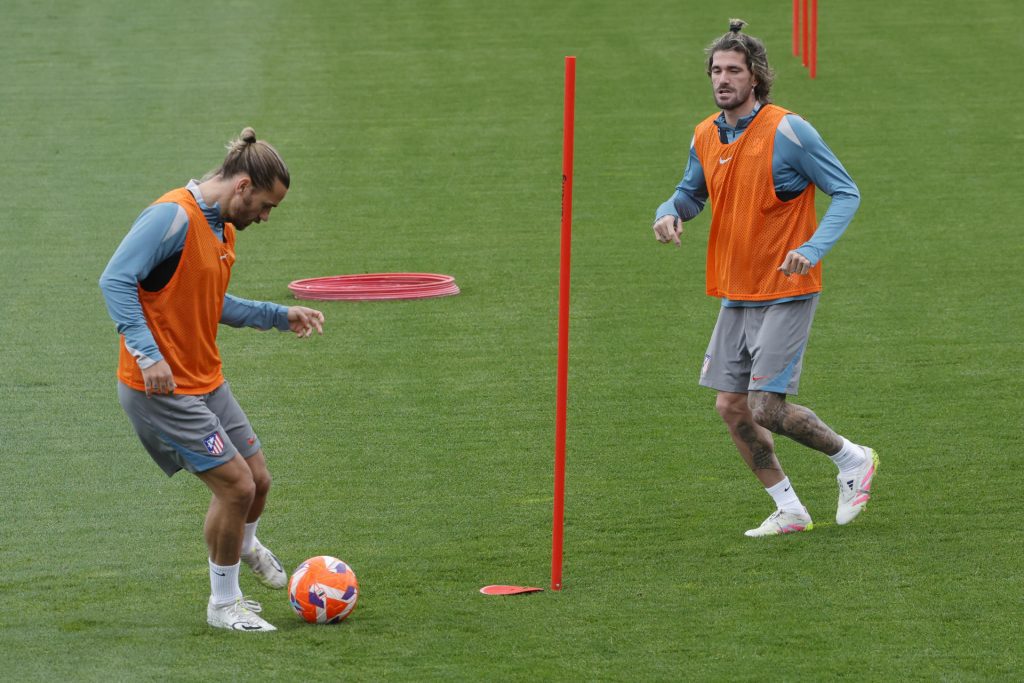 Griezmann y De Paul, durante el entrenamiento. EFE/ Zipi