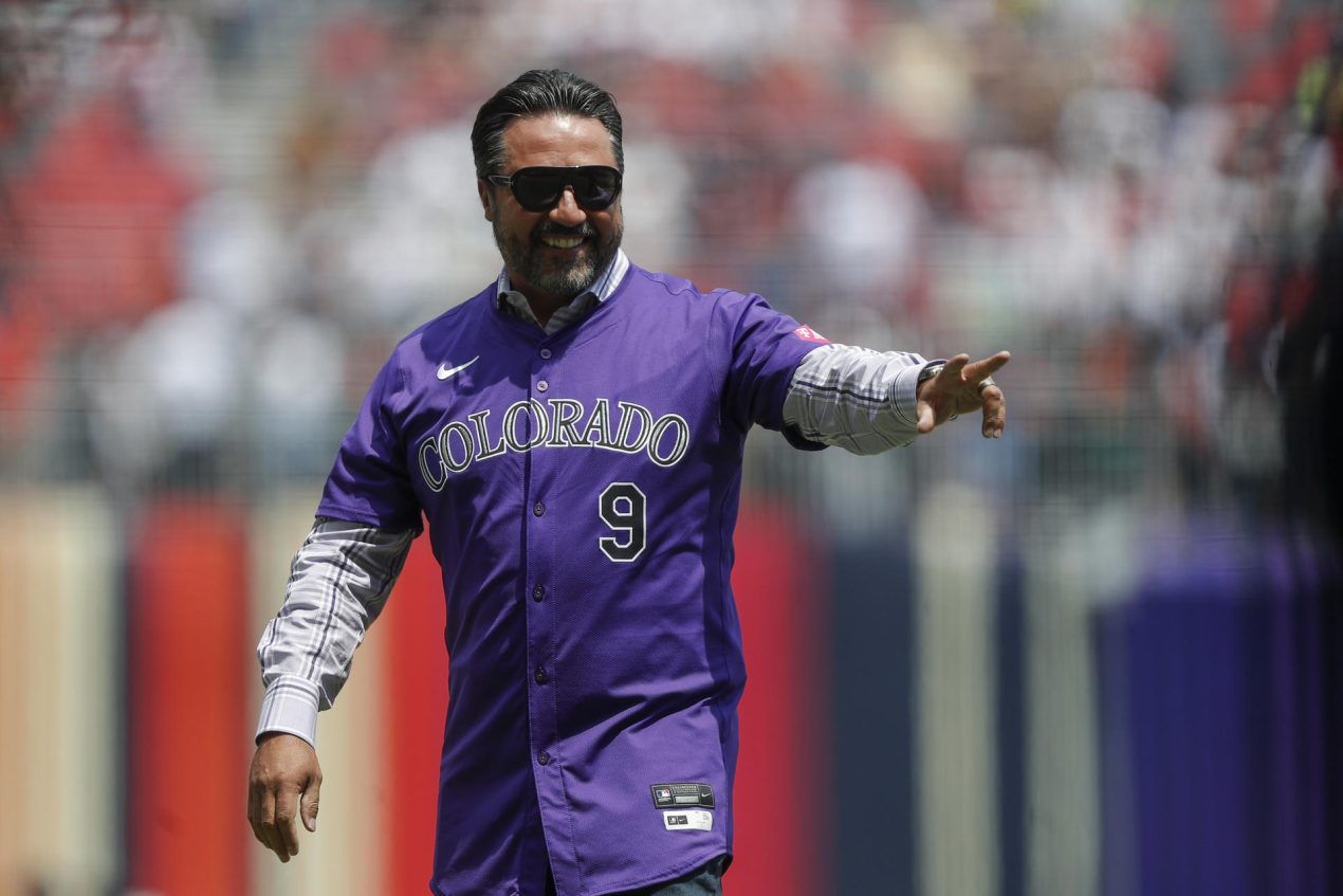 Fotografía de archivo del exbeisbolista mexicano Vinny Castilla en el estadio Alfredo Harp Helú, en Ciudad de México (México). EFE/ Isaac Esquivel