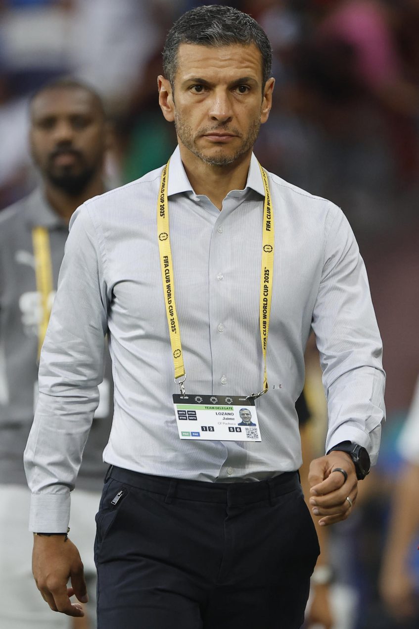 El entrenador del Pachuca, Jaime Lozano, reacciona previo a un partido del Mundial de Clubes entre Al Hilal y Pachuca en el estadio Geodis Park en Nashville (Estados Unidos). EFE/Juan Ignacio Roncoroni