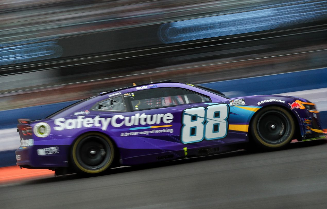 El piloto neozelandeses Shane Van Gisbergen de la escudería Trackhouse Racing, compite durante la carrera final de NASCAR Cup Series. EFE/ Isaac Esquivel