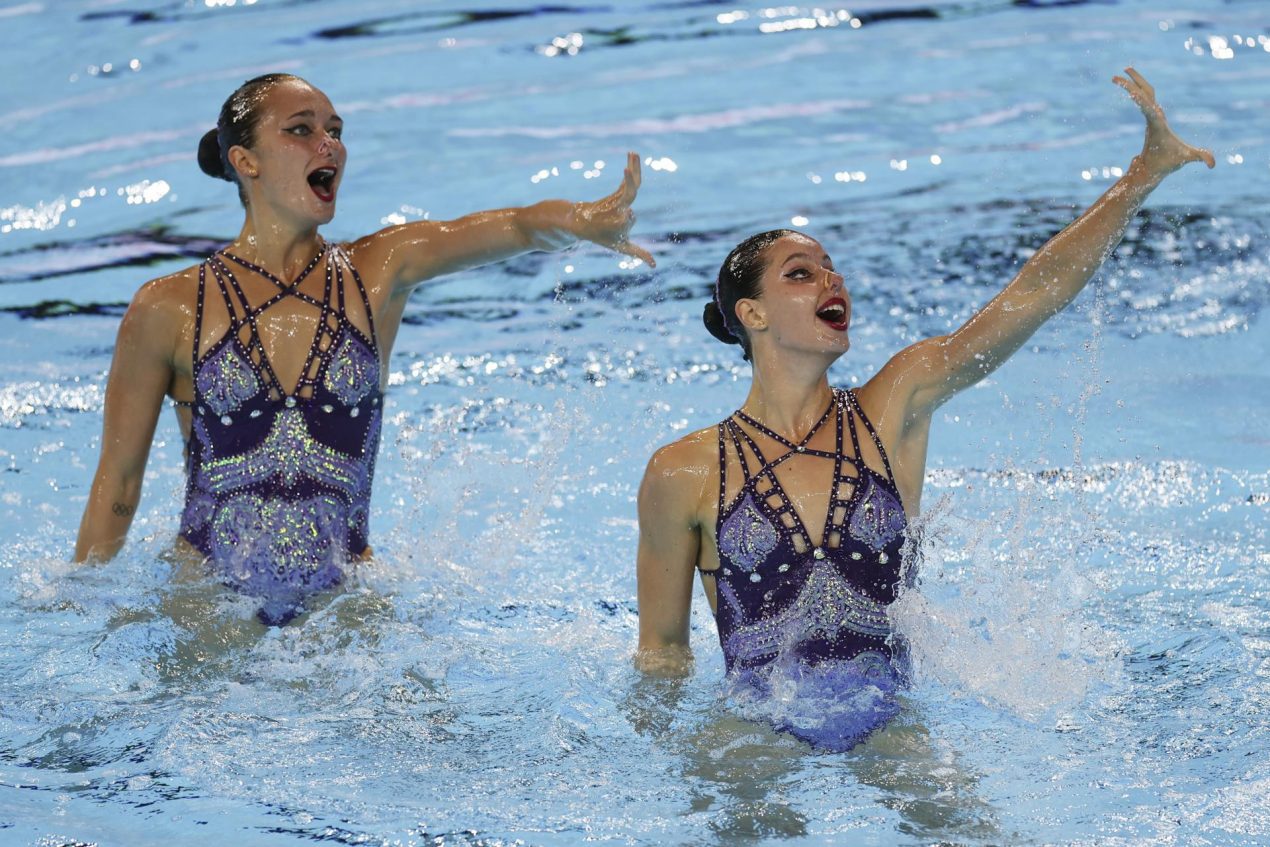 - El dúo español, formado Lilou Lluis Valette e Iris Tió, oro en el dúo libre de natación artística de los Mundiales de Singapur. EFE/ FAZRY ISMAIL