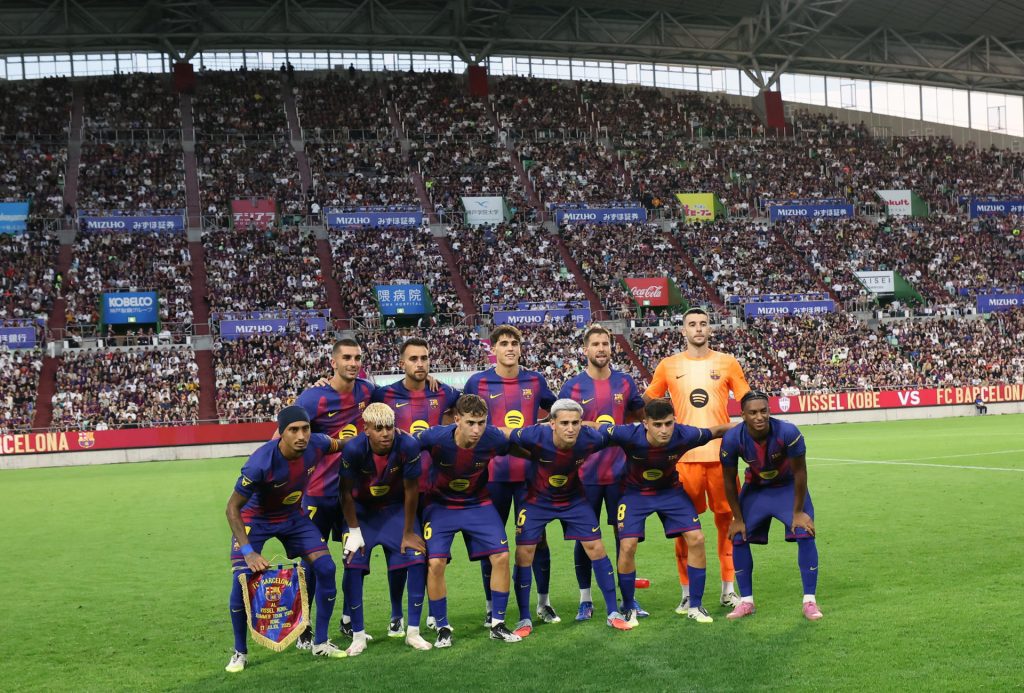 El once inicial del Barcelona este domingo, previo al partido amistoso que disputan el Vissel Kobe y el FC Barcelona, en el Noevir Stadium Kobe (Japón). EFE/ Buddhika Weerasinghe