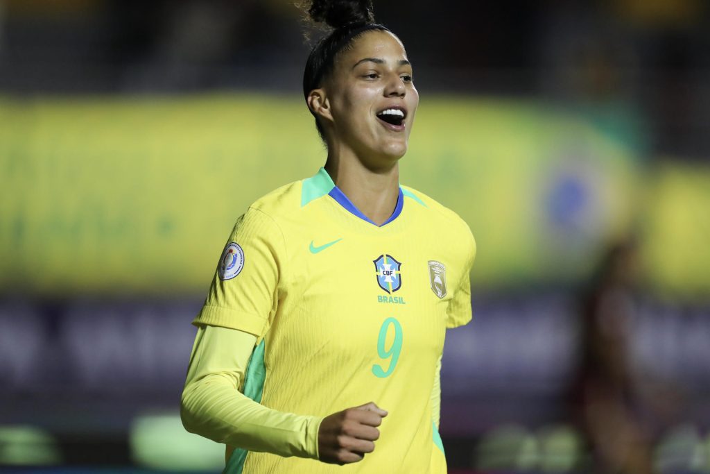 Amanda Gutierres de Brasil celebra un gol ante Venezuela durante un partido de la Copa América Femenina. EFE/Jóse Jácome