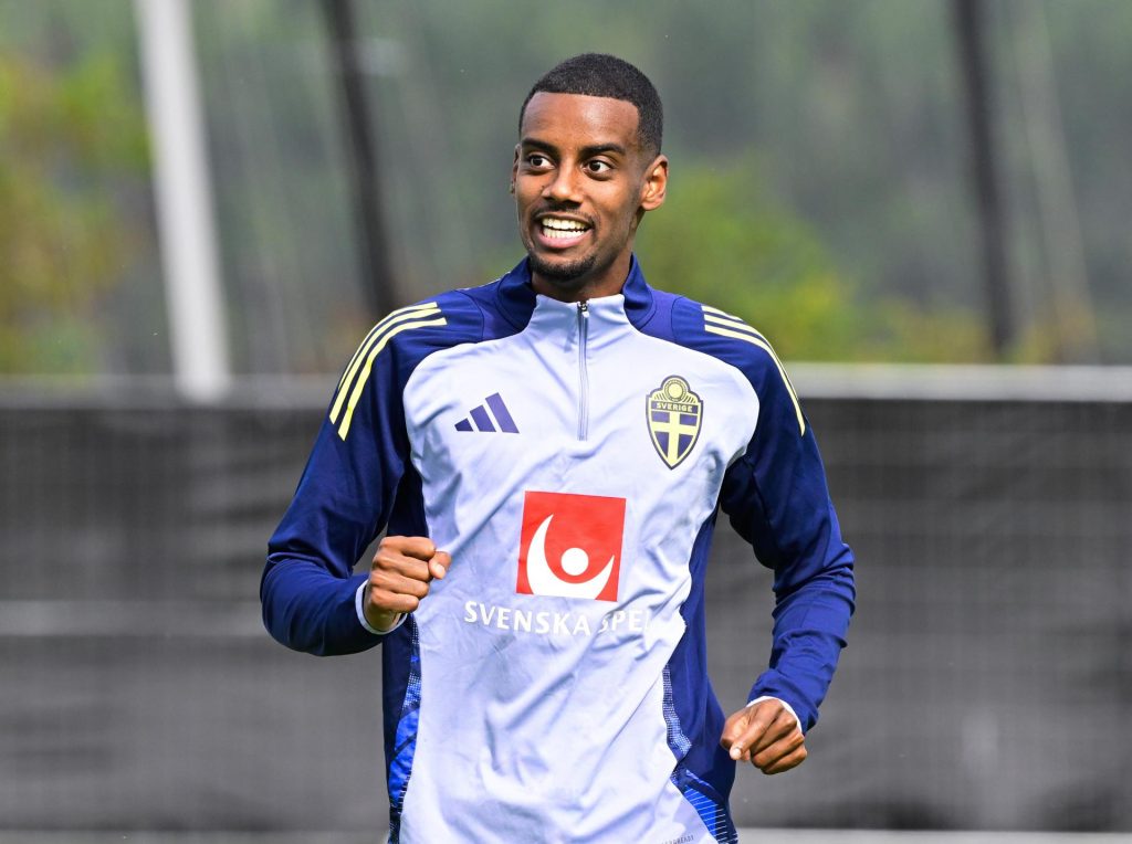 El delantero sueco Alexander Isak, recién fichado por el Liverpool, durante un entrenamiento con Suecia este martes. EFE/EPA/JONAS EKSTROMER