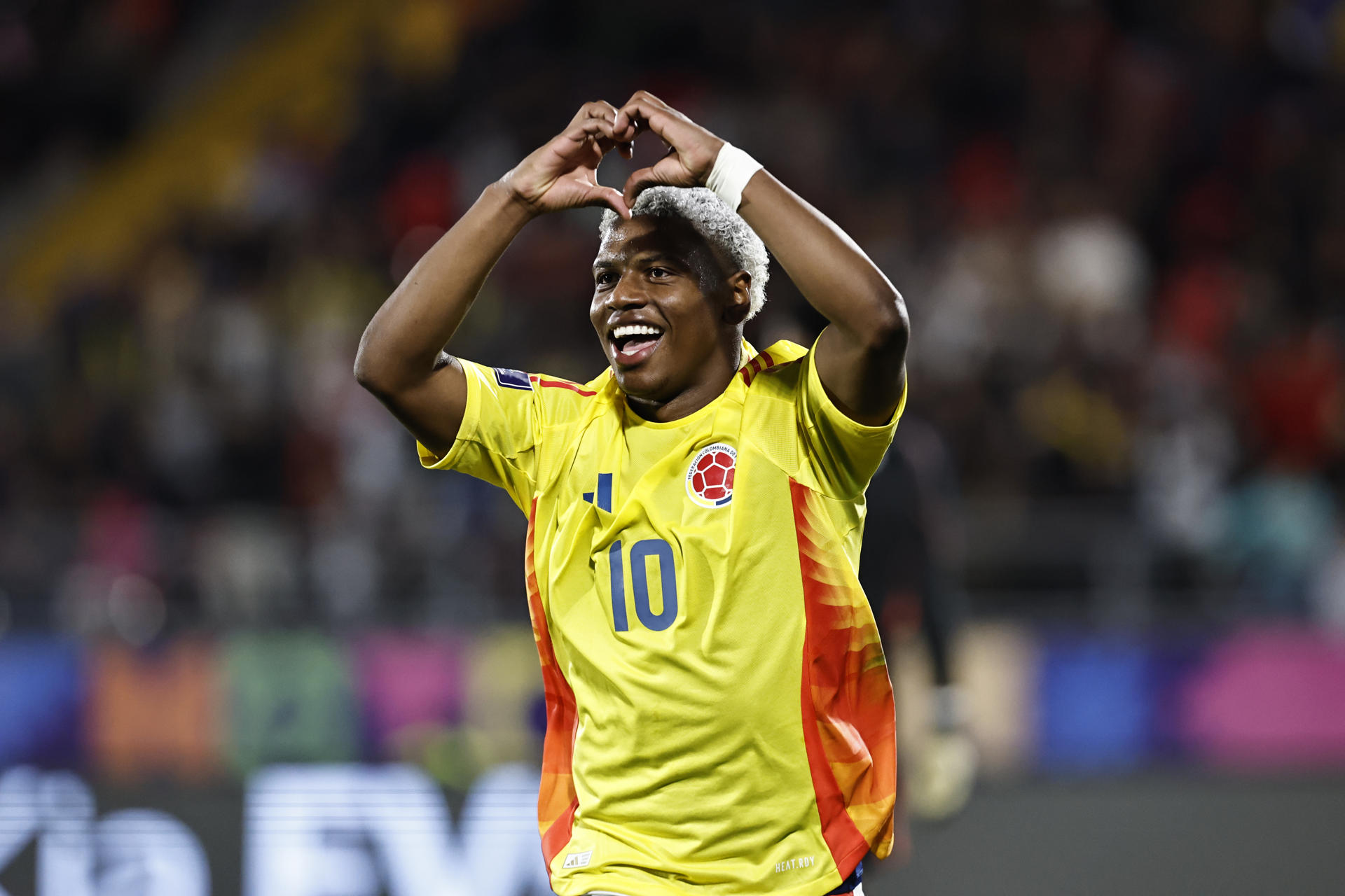 El extremo colombiano Óscar Perea celebra este lunes el gol que dio a la selección Cafetera la victoria por 1-0 sobre Arabia Saudí en el debut de ambos países en el Mundial sub-20 de Chile en la ciudad de Talca. EFE/ Osvaldo Villaroel