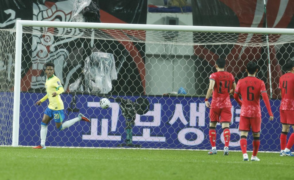 El jugador brasileño Estevao celebra un gol durante el amistoso ante Corea del Sur. EFE/EPA/JEON HEON-KYUN