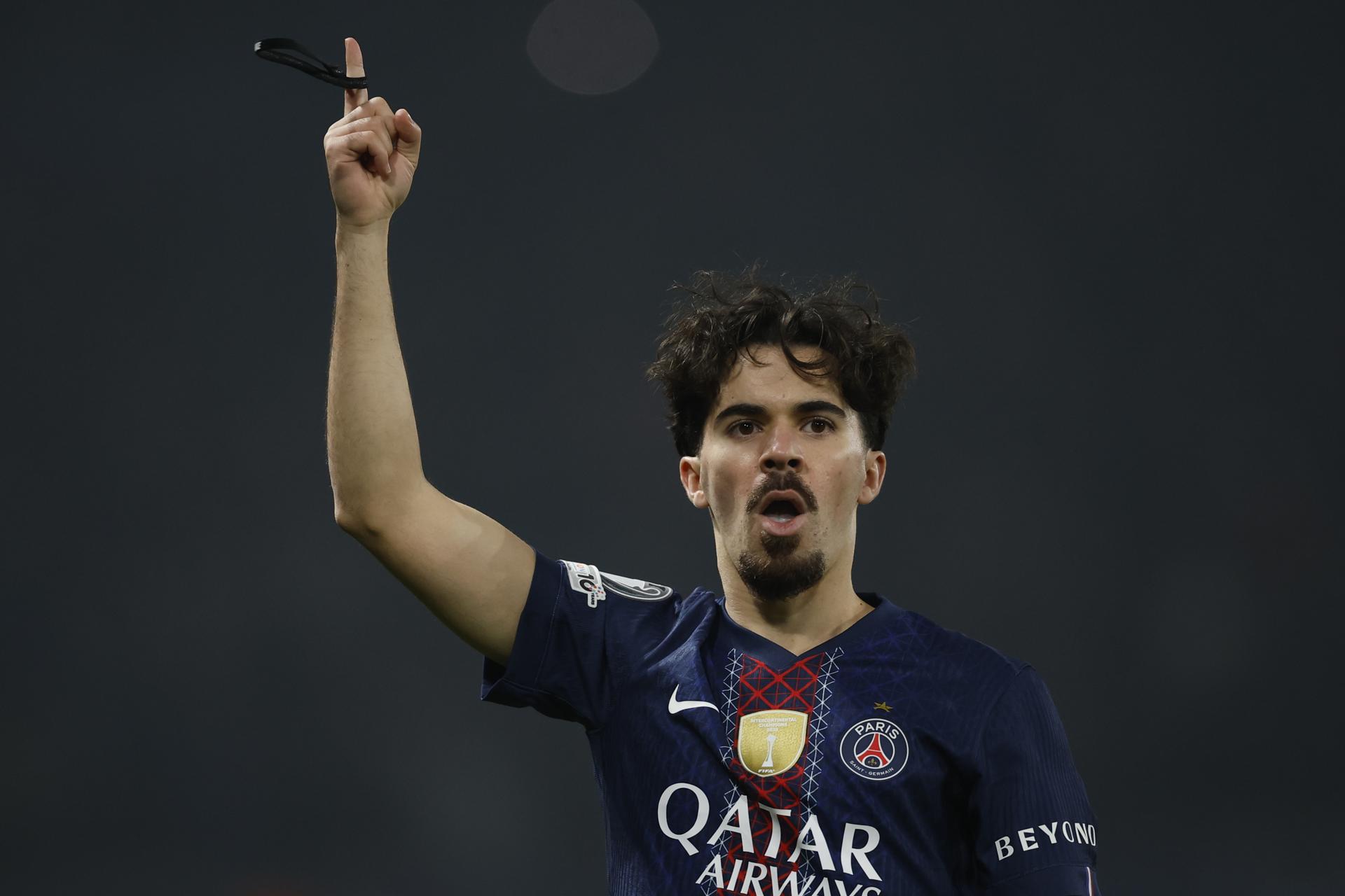 Vitinha celebra uin gol del PSg ante el Newcastle en la octava jornada de la primera fase de la Liga de Campeones en París EFE/EPA/CHRISTOPHE PETIT TESSON 