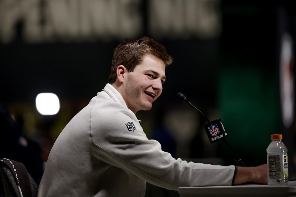 Drake Maye, 'quarterback' de los New England Patriots. EFE/EPA/JOHN G. MABANGLO
