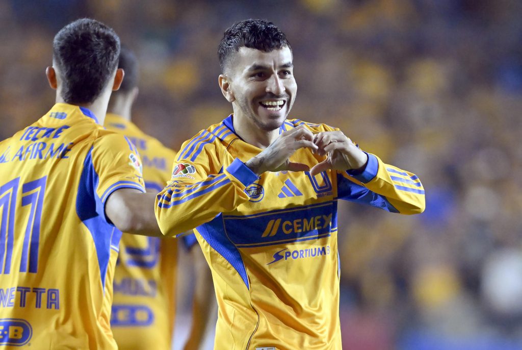 Angel Correa de Tigres celebra un gol en el estadio Universitario de la UANL, en San Nicolás de Los Garza (México). EFE/ Miguel Sierra
