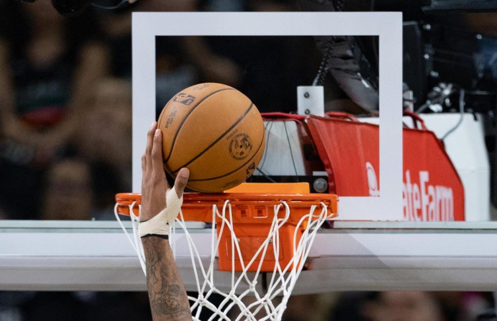 NBA: 103-106. Los Blazers golpean a los Spurs con Wembanyama conmocionado