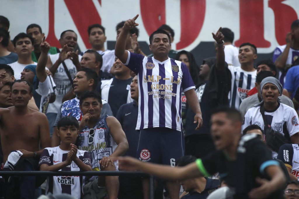 Avalancha humana causó muerte de hincha y heridos en estadio de Alianza, confirma Policía