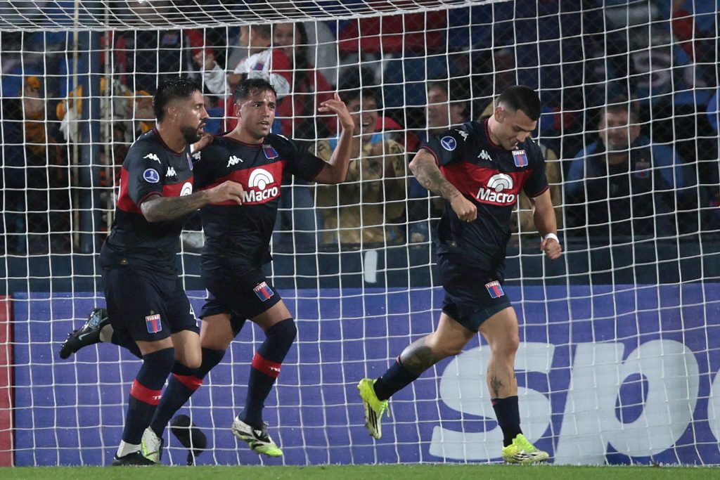 2-0. Tigre derrota al América y se mete en la discusión del grupo A