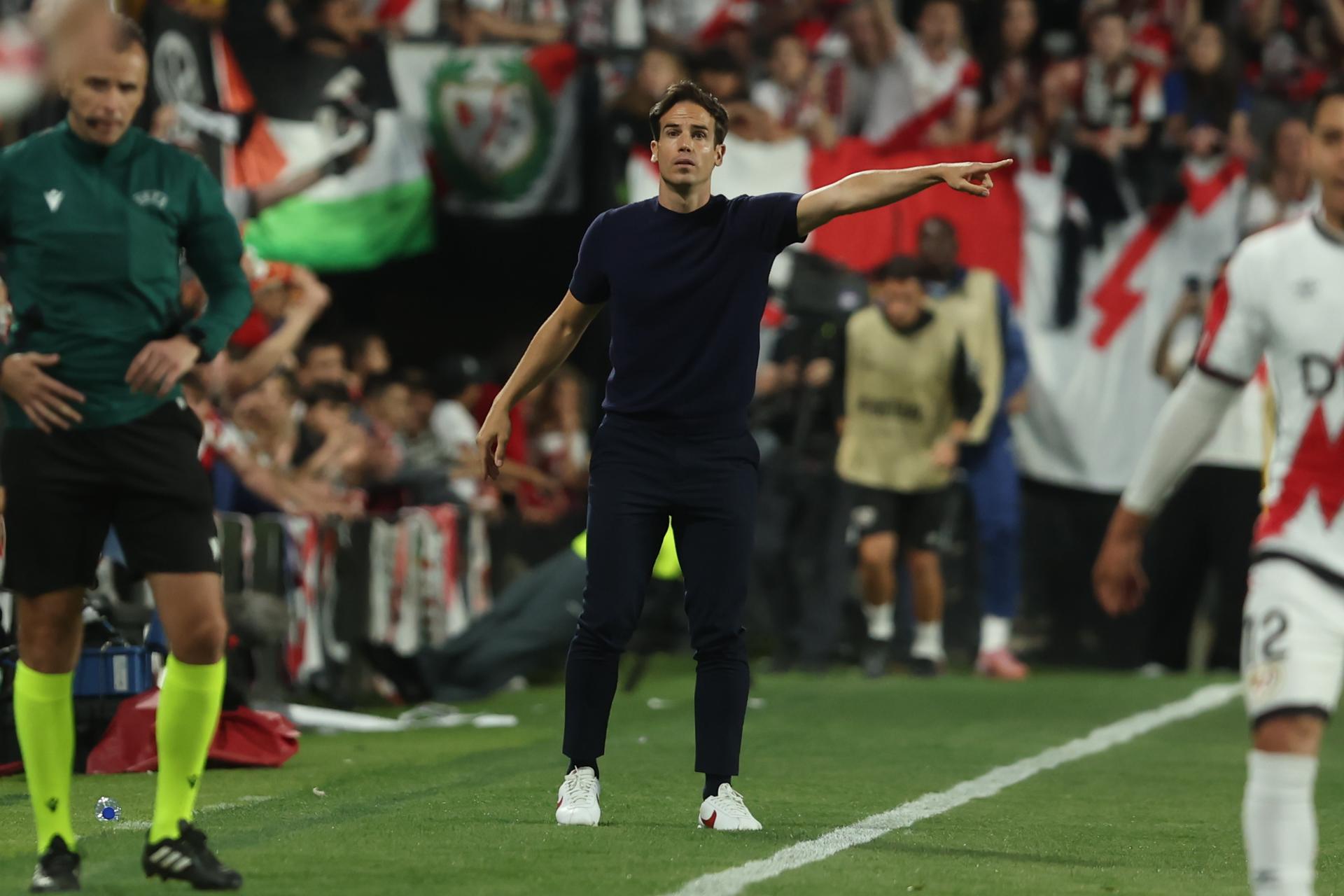 Íñigo Pérez, durante el partido. EFE/Kiko Huesca