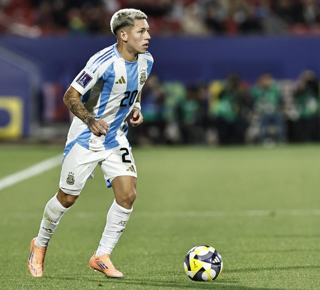 Gianluca Prestianni, candidato a integrar la plantilla definitiva de Argentina en el Mundial de 2026, lamentó este miércoles en una entrevista la sanción de la UEFA en una polémica con el brasileño Vinicus y garantizó: "No soy racista". EFE/ Osvaldo Villarroel