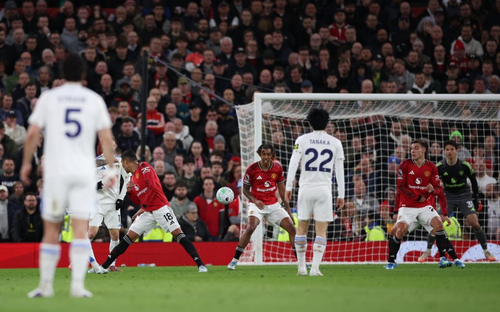 El jugador del Ledds Noah Okafor logra el 0-2 durante el partido de la Premier League que han jugado Manchester United y Leeds United, en Manchester, Reino Unido. EFE/EPA/ADAM VAUGHAN