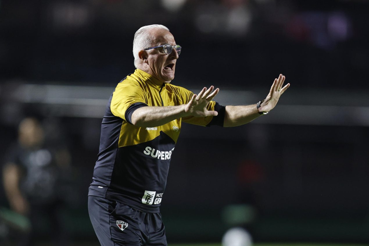 El entrenador de Sao Paulo, Dorival Júnior, en un partido de la fase de grupos de la Copa Sudamericana ante Boston River en el estadio Morumbi. EFE/Isaac Fontana