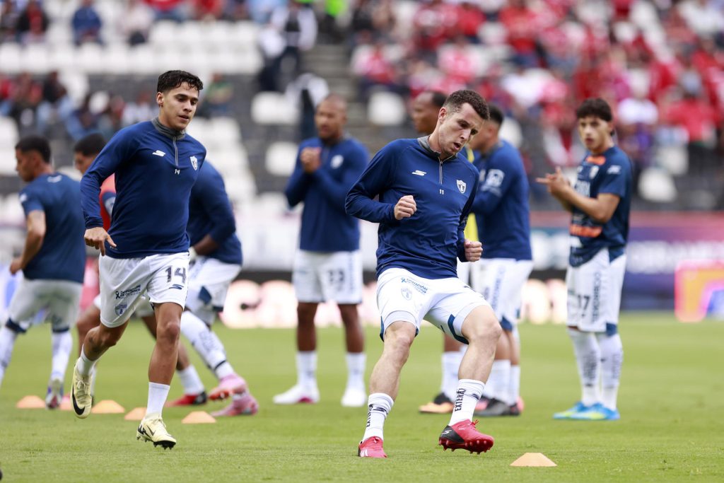 Jugadores de Pachuca entrenan previo a un partido en el Estadio Hidalgo, en Pachuca (México). EFE/David Martinez Pelcastre