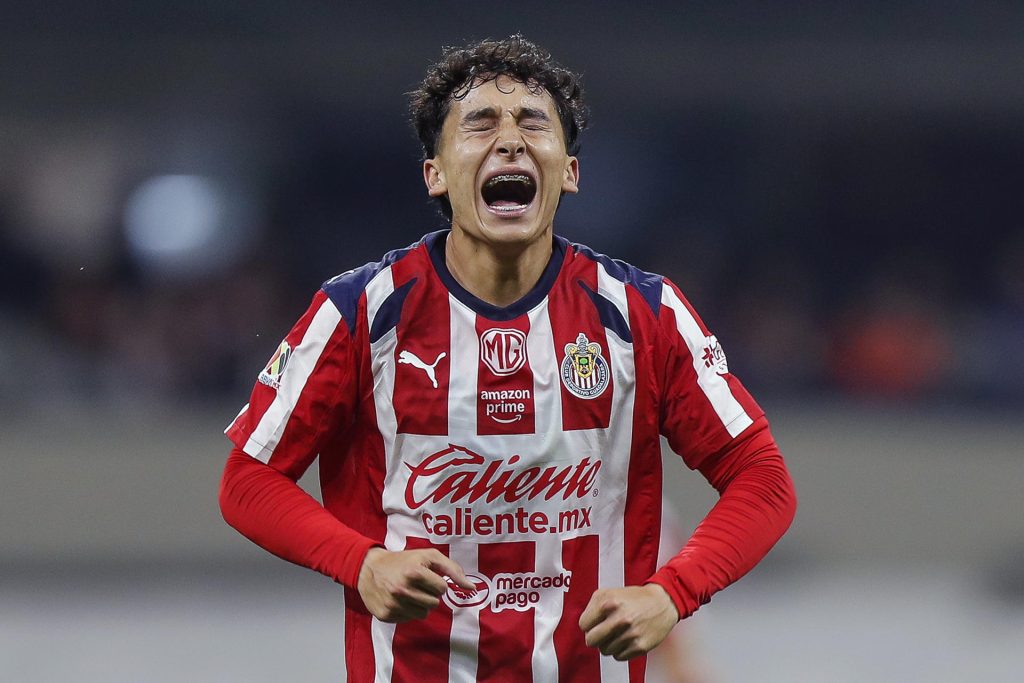 Richard Ledezma del Guadalajara reacciona este miércoles, en un partido por las semifinales de la Liga MX entre Cruz Azul y Guadalajara en el estadio Banorte, en Ciudad de México (México). EFE/ Isaac Esquivel
