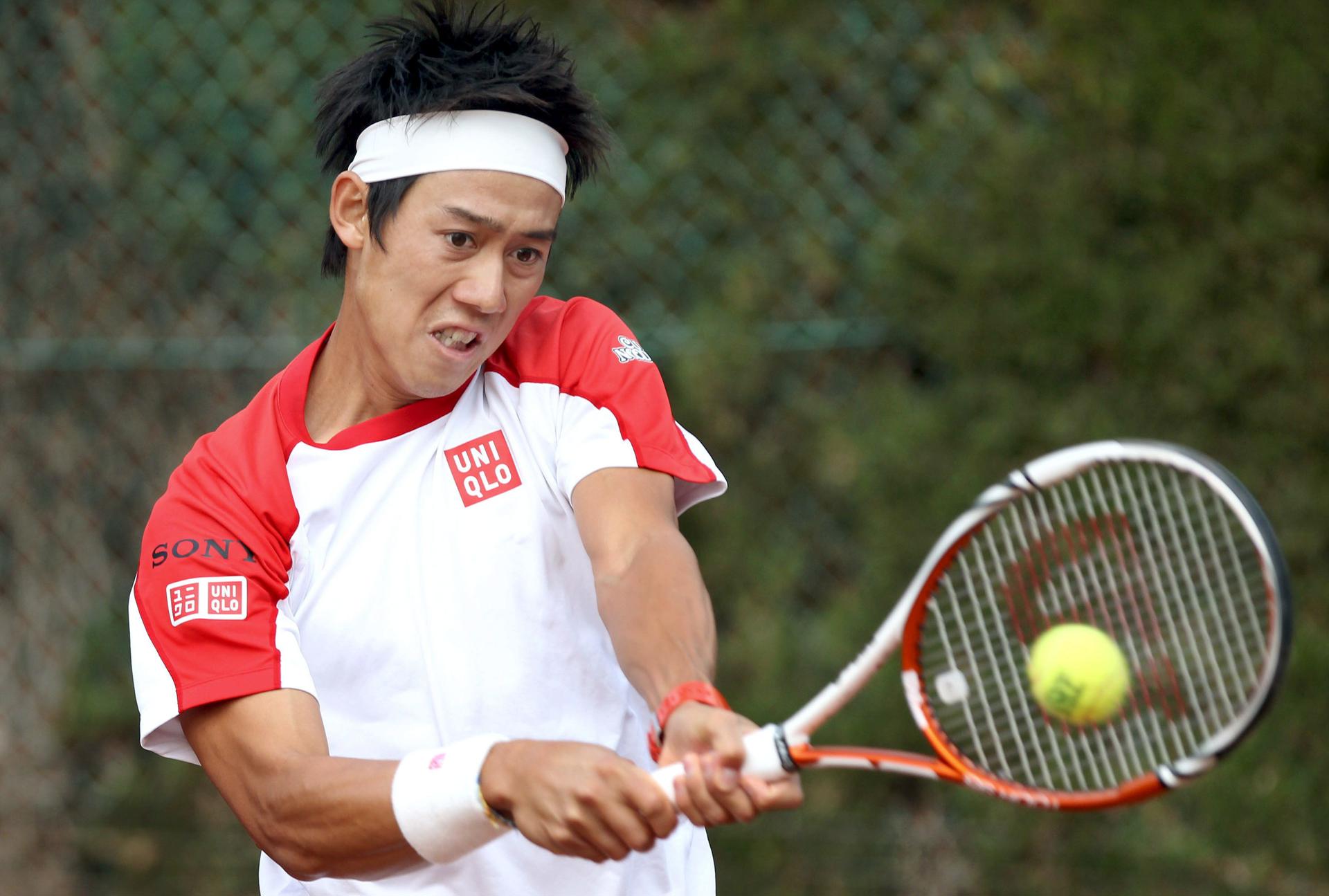 Fotografía de Andreu Dalmau, en la que puede verse en una imagen de archivo del 20 de abril de 2011 al tenista japonés Kei Nishikori, durante un torneo. EFE