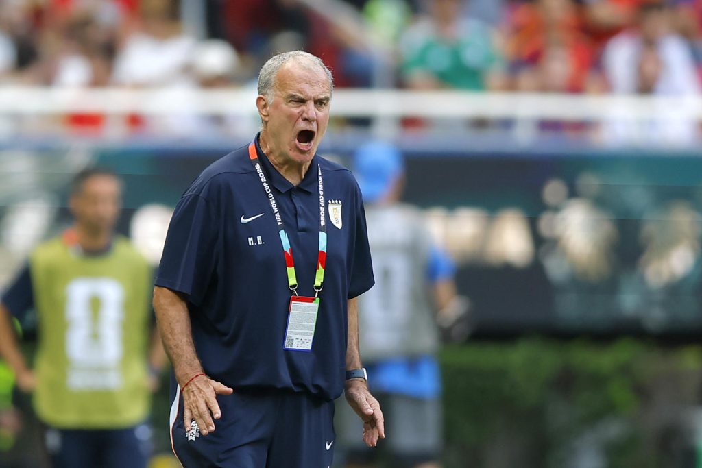 El seleccionador de Uruguay, Marcelo Bielsa, reacciona durante un partido del grupo H del Mundial de la FIFA 2026 entre Uruguay y España en el estadio Akron en Guadalajara (México) EFE/ Francisco Guasco
