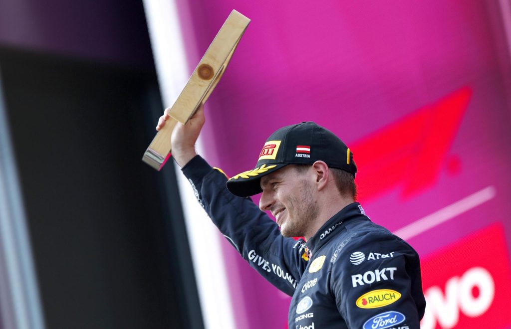El cuádruple campeón del mundo neerlandés Max Verstappen (Red Bull), celebra en el podio del Gran Premio de Austria EFE/EPA/ANNA SZILAGYI