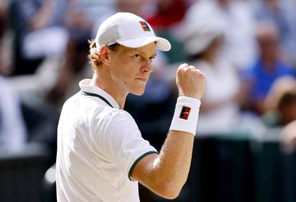 El vigente campeón, el italiano Jannik Sinner, en la semifinal del torneo de Wimbledon. EFE/EPA/NEIL HALL
