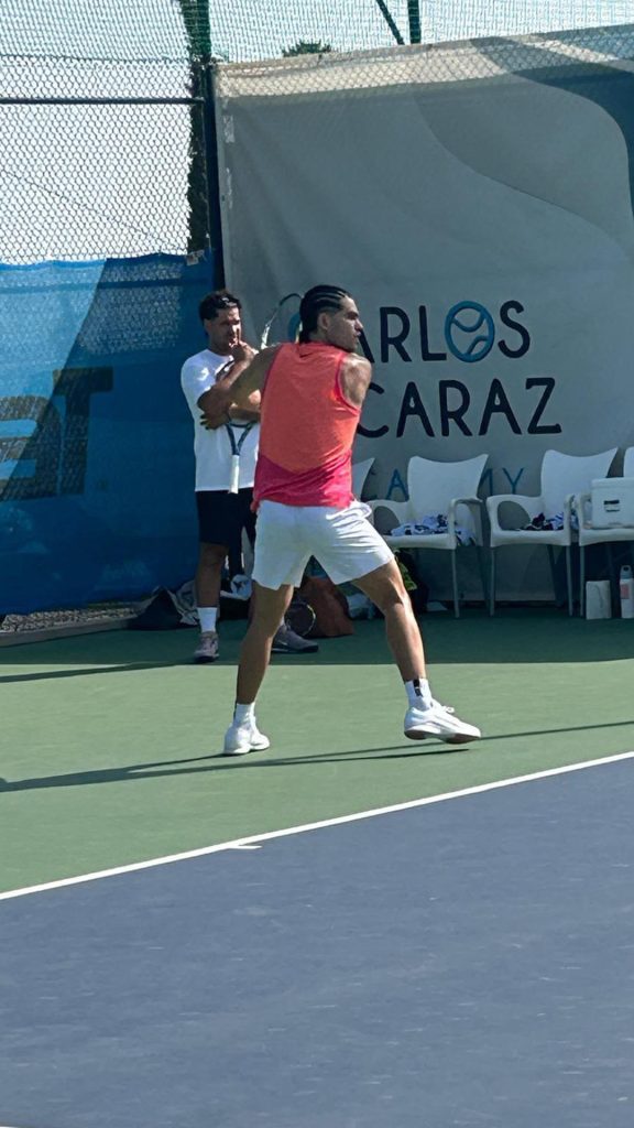 TENIS: Alcaraz estrena nueva imagen mientras prepara para su vuelta a las pistas en Cincinnati