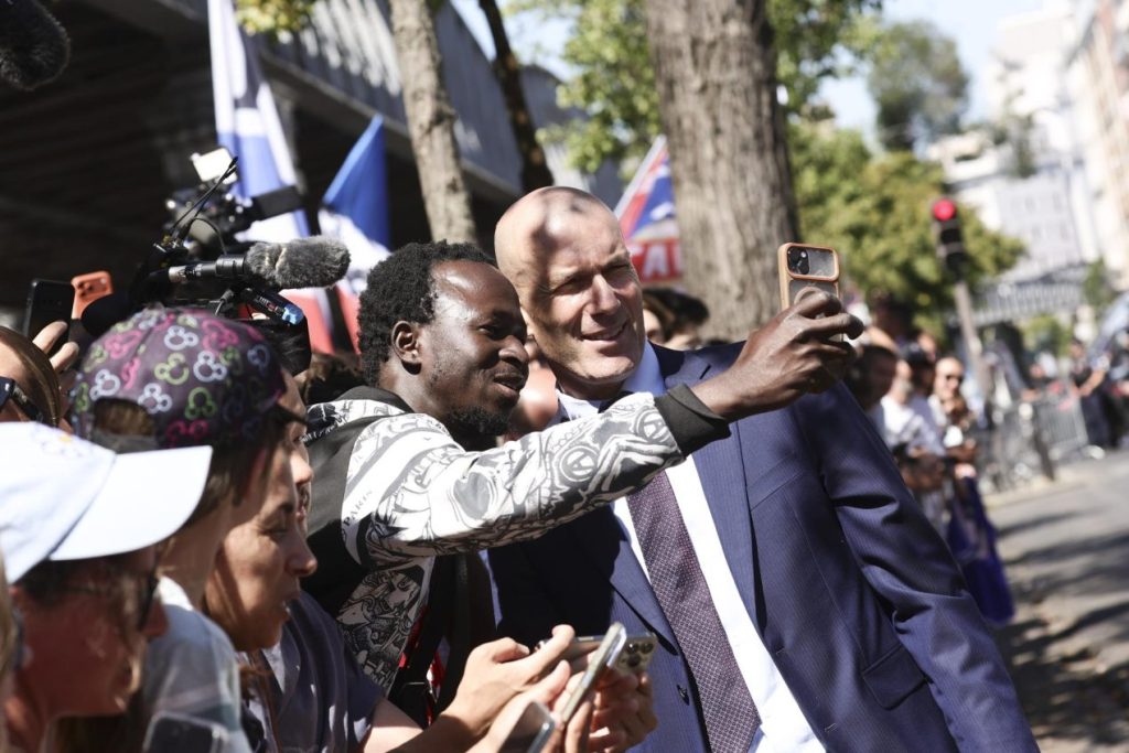 Zizou toma el timón de los ‘bleus’