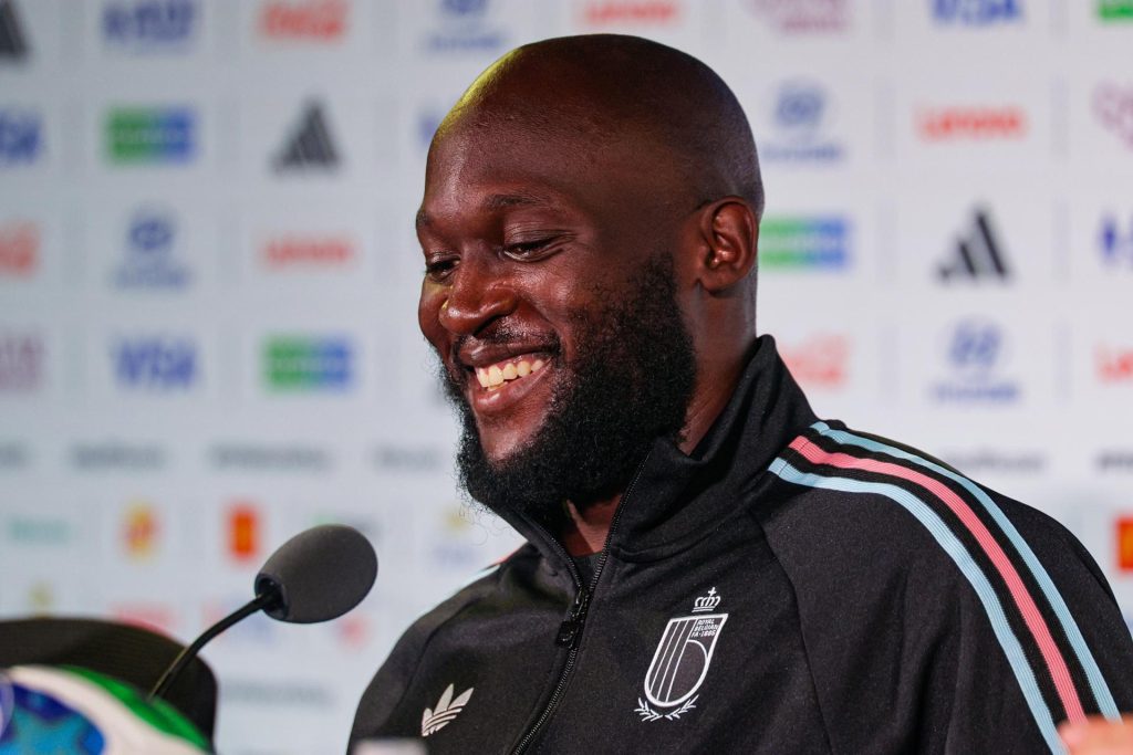 El delantero belga Romelu Lukaku habla del partido ante España durante la rueda de prensa previa. EFE/EPA/CHRIS TORRES
