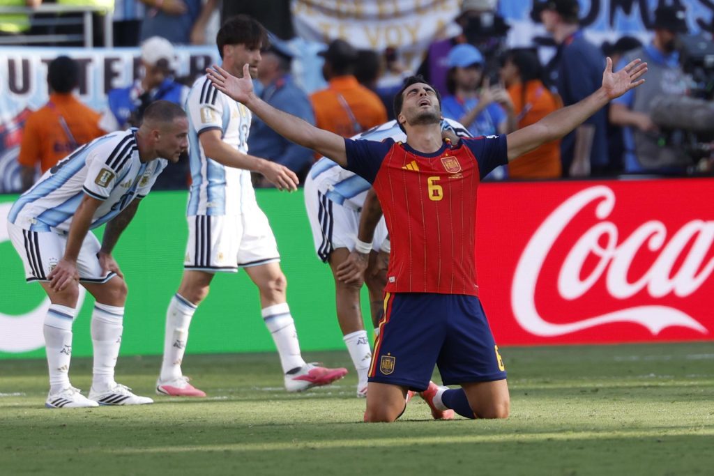 Mikel Merino celebra el título en New Jersey, USA. EFE/EPA/SHAWN THEW
