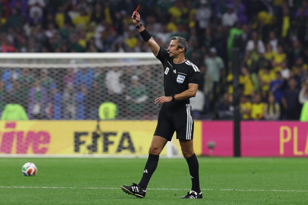 El árbitro Slavko Vincic, en una foto de archivo en el partido entre México y Ecuador del Mundial 2026. EFE/ Alex Cruz

