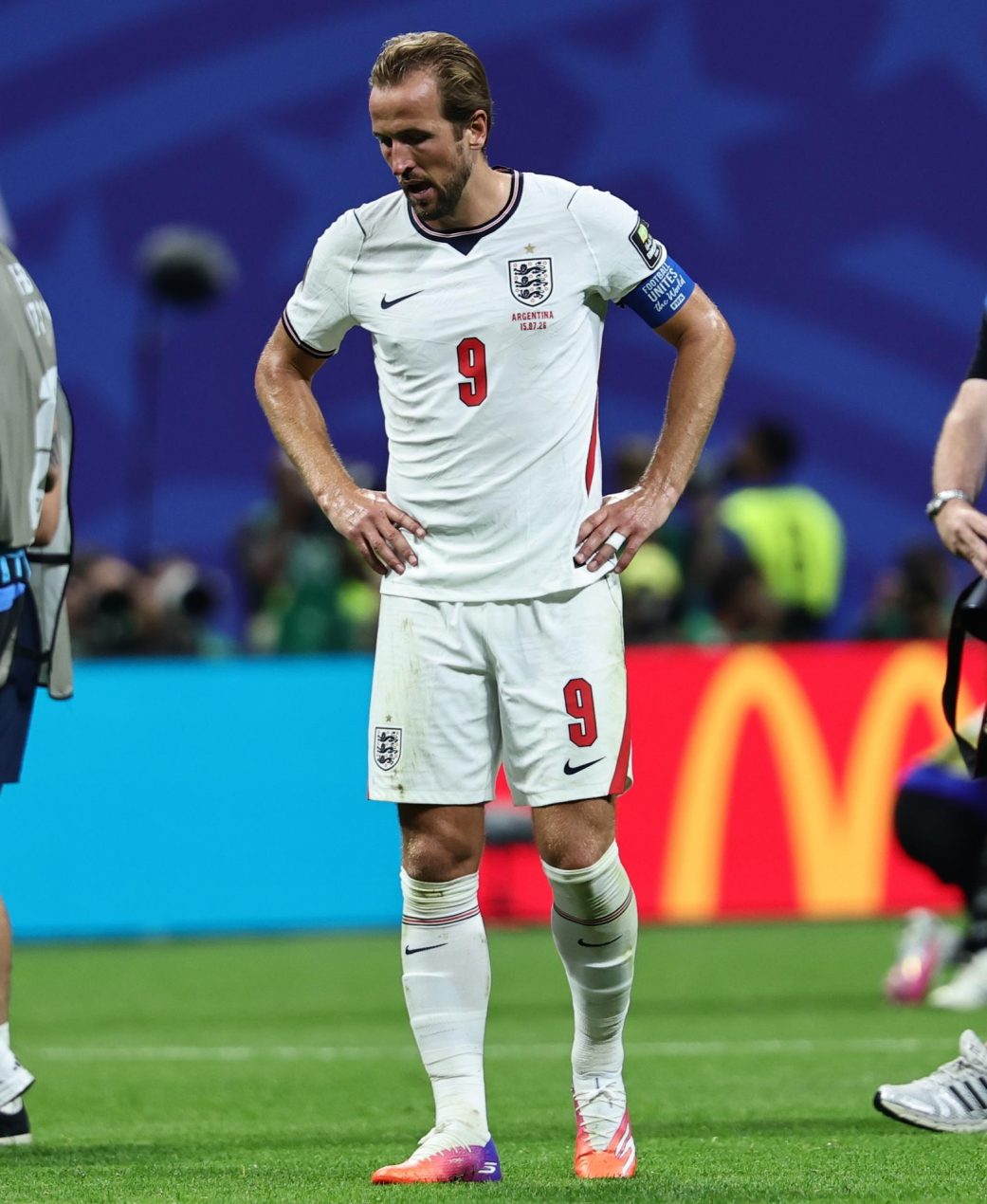 Harry Kane y su evidente frustración tras la derrota de Inglaterra frente a Argentina en las semifinales del Mundial 2026. EFE/EPA/RONALD WITTEK