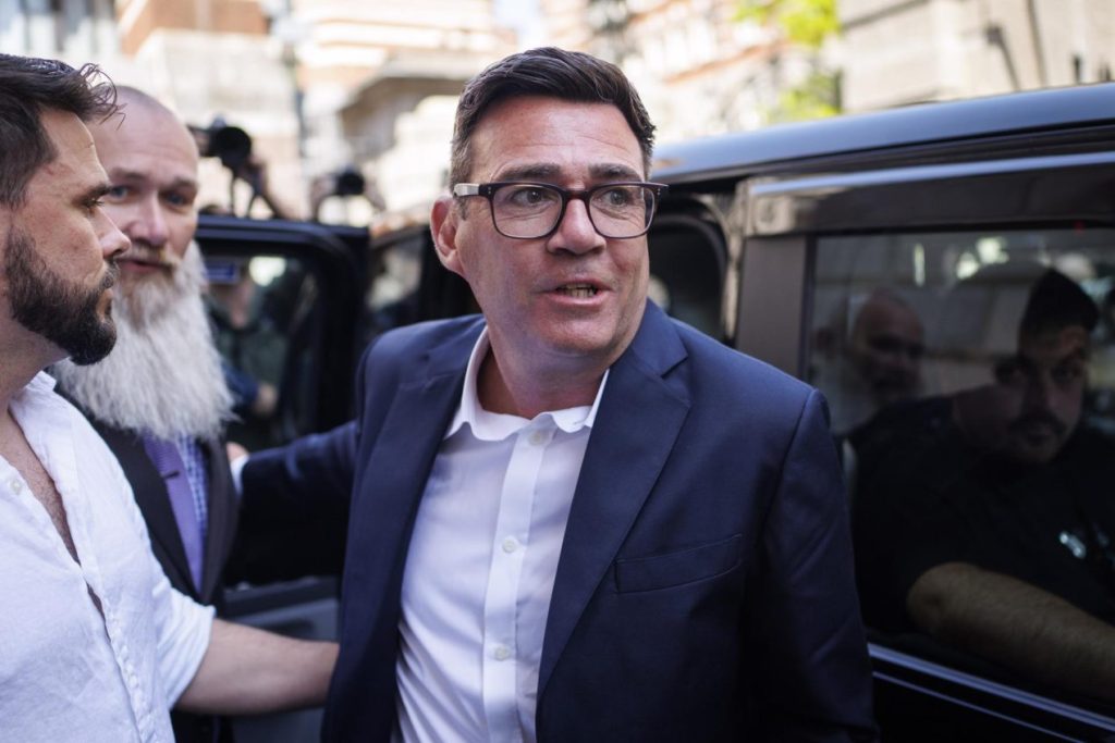 El primer ministro británico califica de “correcta” la retirada de los planes de FIFA
